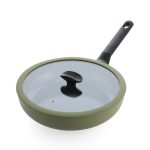 BK Enjoy keramische hapjespan 28 cm met deksel - PFAS-vrije antiaanbaklaag - Pan geschikt voor inductie en alle warmtebronnen - Ovenbestendig tot 160°C - Cool touch greep - Vaatwasserbestendig - Groen