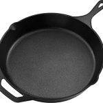 KICHLY Gietijzeren Koekenpan - Voorgekruide Ronde Koekenpan - Veilig Grill Kookgerei - Gelijkmatige Warmteverdeling - Stevig & Duurzaam - 12 Inch (30,5 cm) Grillpan - Zwart