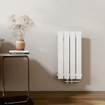 EMKE Design radiator, klein, 600 x 304 mm, verticale platte radiator met middenaansluiting, eenlaags paneelradiator, wandradiator voor badkamer, slaapkamer en woonkamer, wit, 210 W